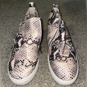 Women’s Time & Tru Snakeskin Patterned Slip-On Zip High Top Sneakers, Size 8M